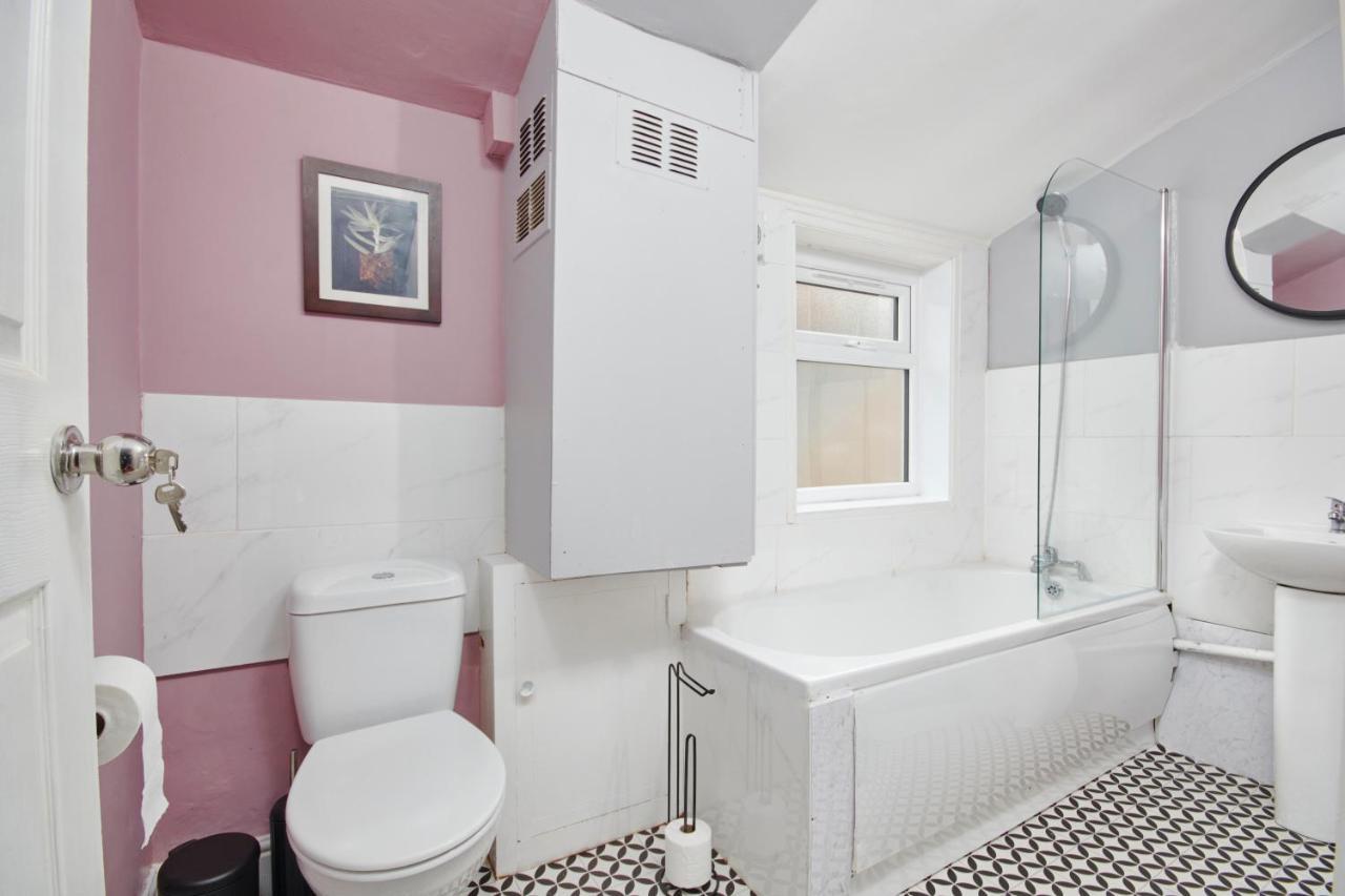 5 Bed House In Leamington Spa Perfect For Contractors With 7 Beds By Purestay - 14 Night Min! Exterior photo